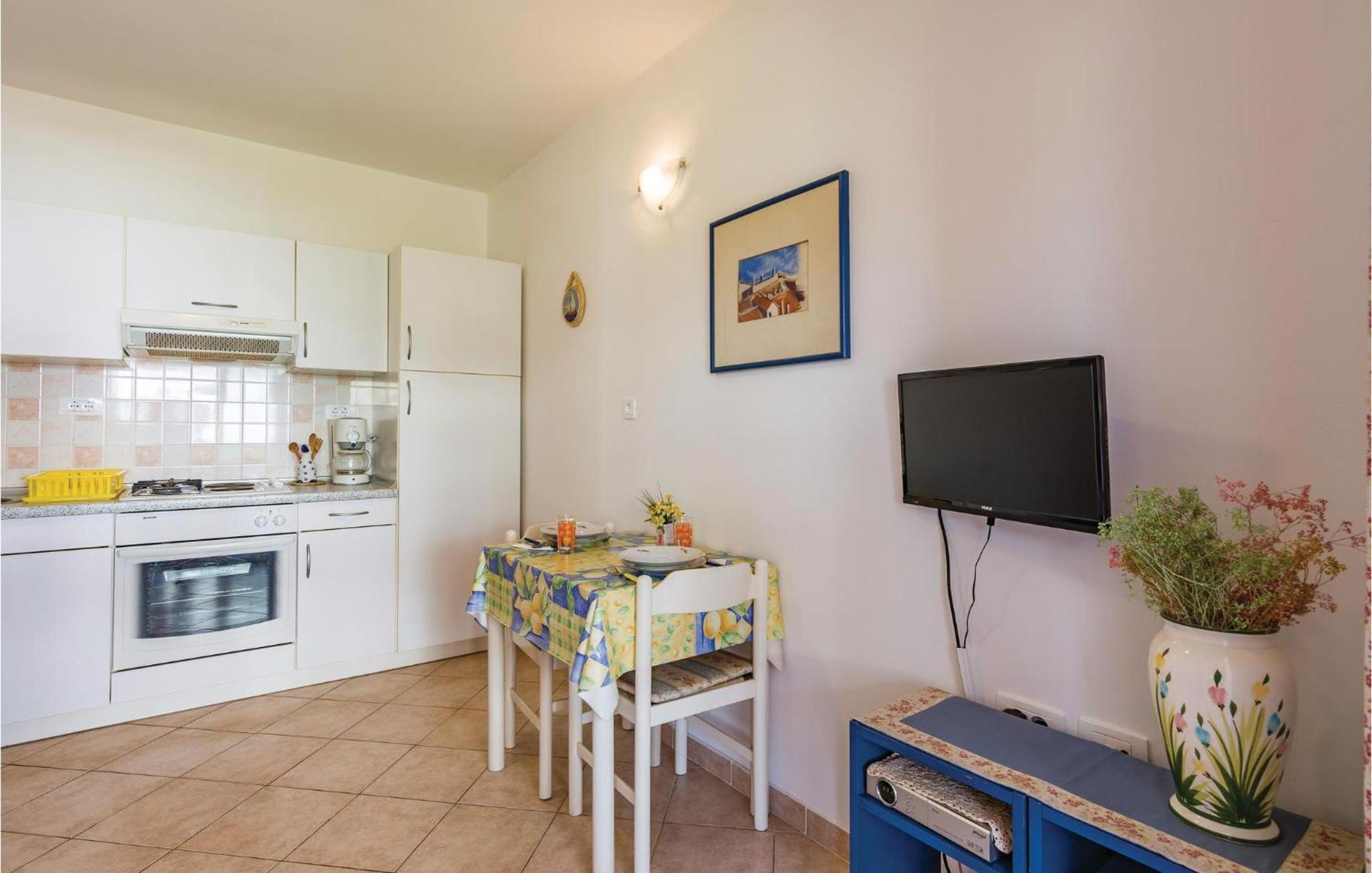 1 Bedroom Lovely Apartment In Rovinj Exterior foto